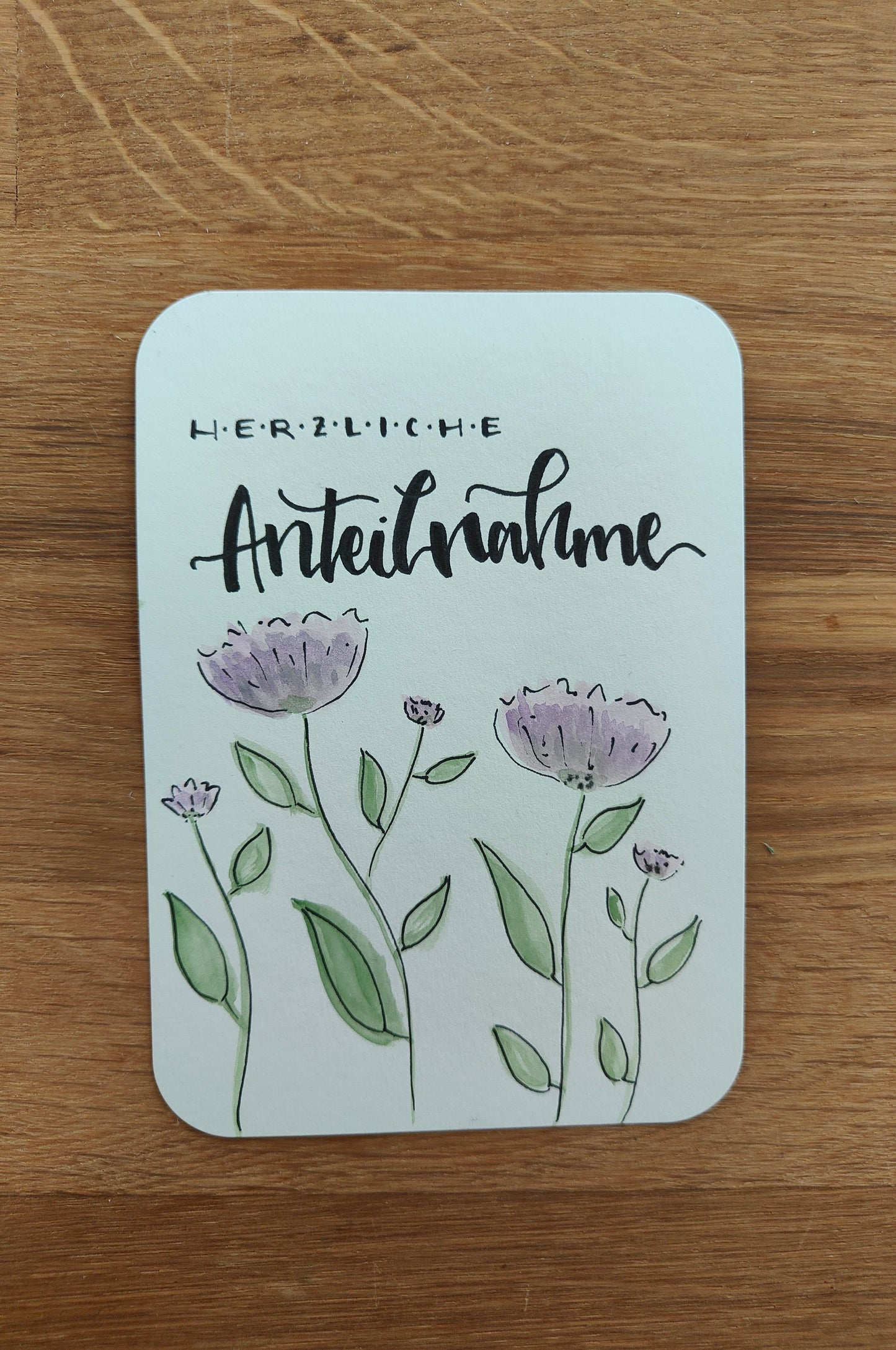 Trauerkarte Herzliche Anteilnahme mit Blumen – handgemalte Beileidskarte liebevoll & schlicht
