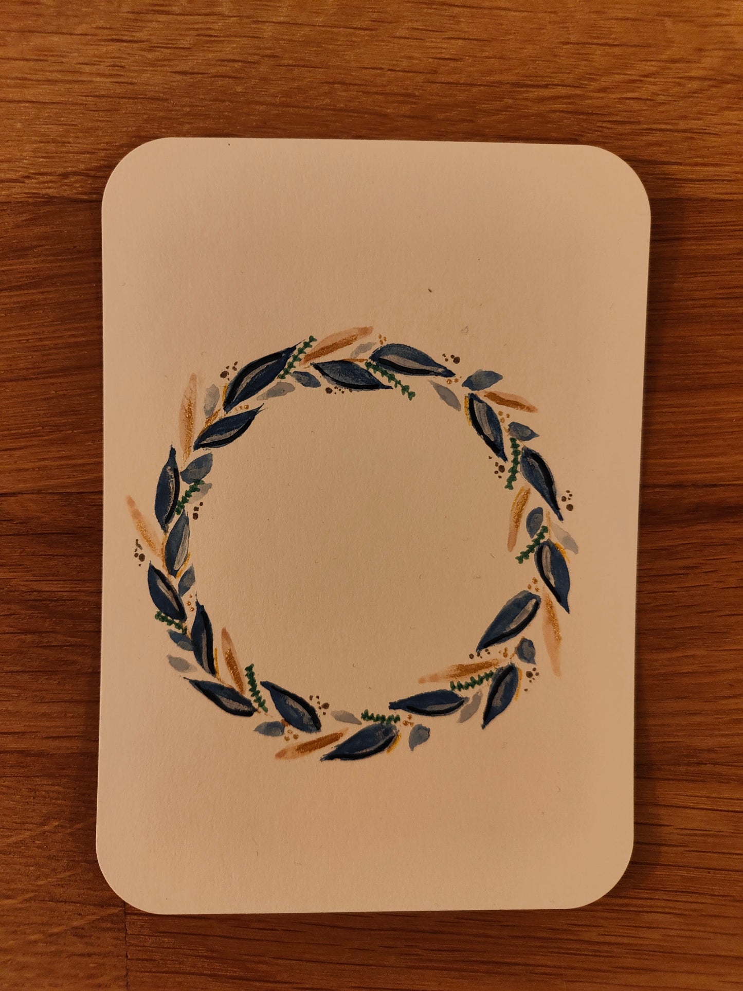 Handgemachte Grusskarte mit floralem Kranz im Aquarellstil