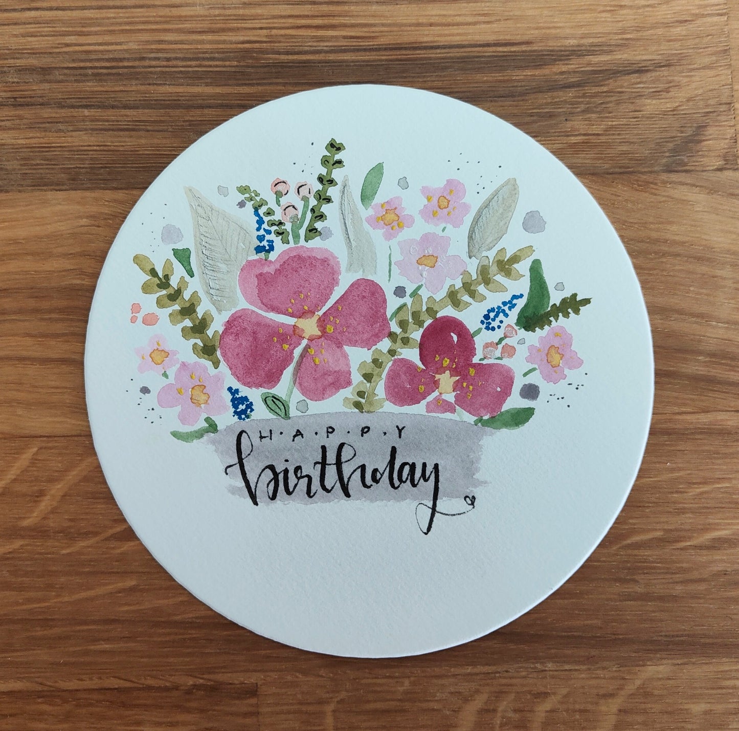 Runde Happy Birthday Karte mit Blumen – handgemalte Geburtstagskarte im Aquarell Stil