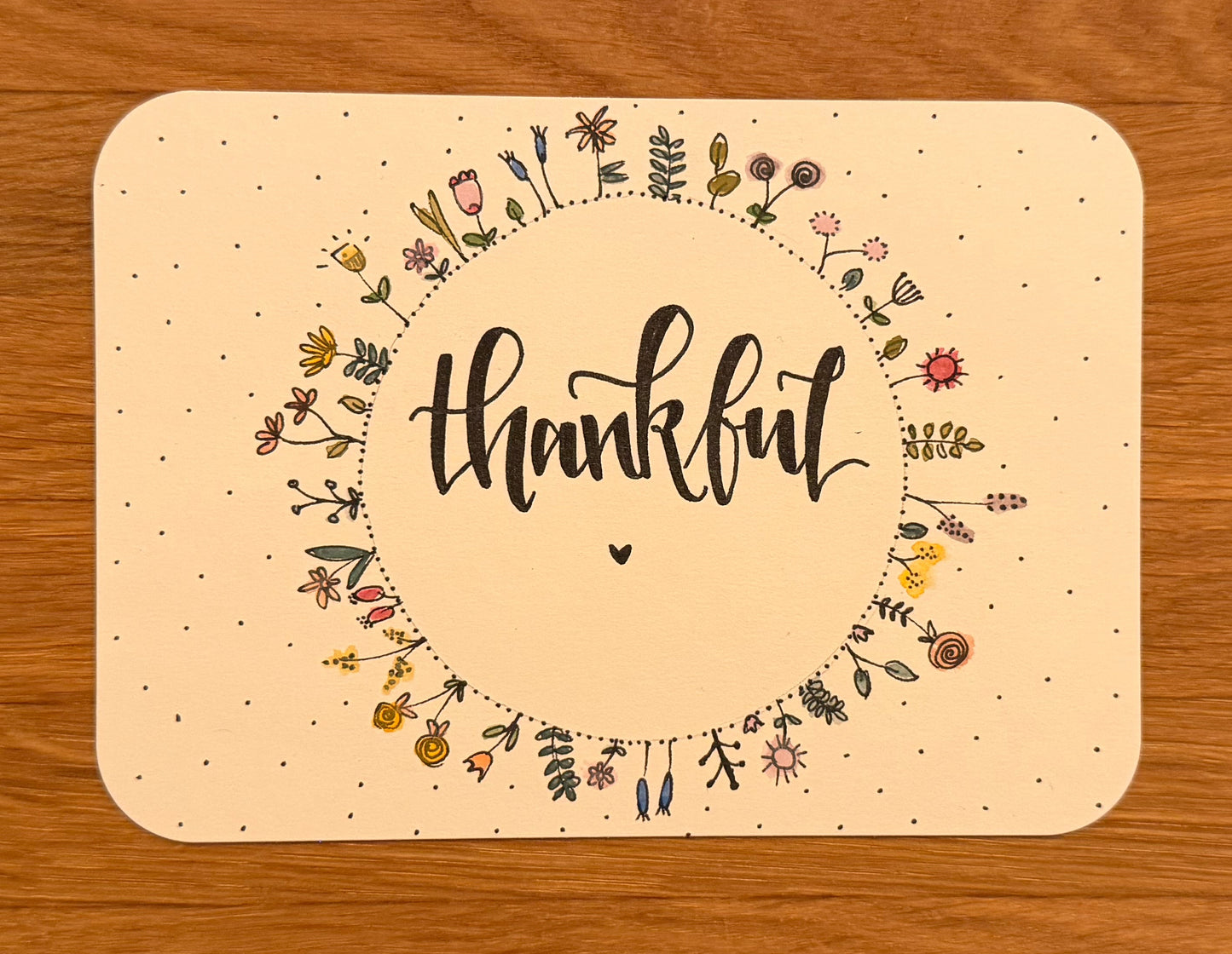 Handgemachte Dankeskarte „Thankful“ mit verspielten Blumen