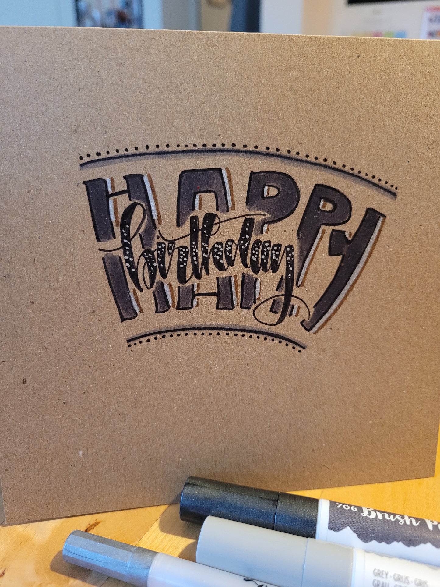 Handgemachte Geburtstagskarte „Happy Birthday“ im modernen Lettering-Stil