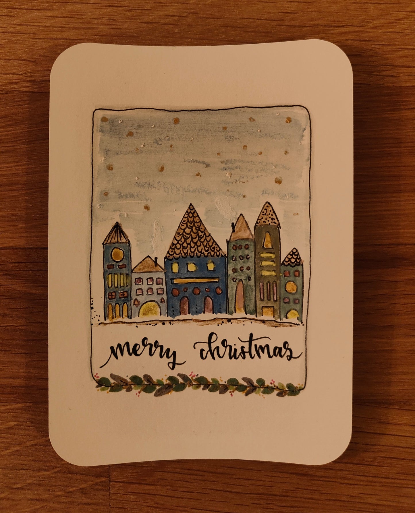 Weihnachtskarte „Merry Christmas“ – handgezeichnete Winterstadt mit Häusern